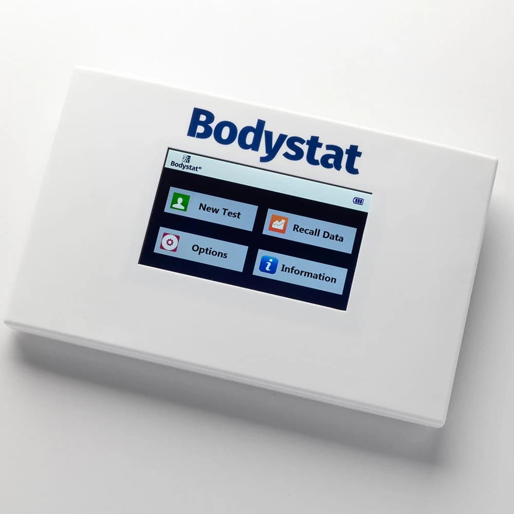 Bodystat Multiscan 5000 — analyseur médical de composition corporelle par bio-impédance multi-fréquence, écran tactile montrant le menu New Test / Recall Data / Options / Information